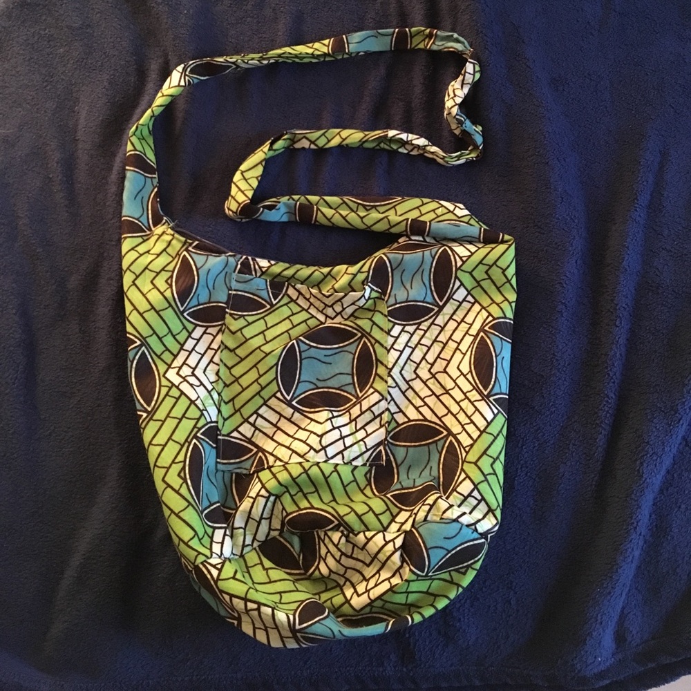 Shoulder bag with zipper
